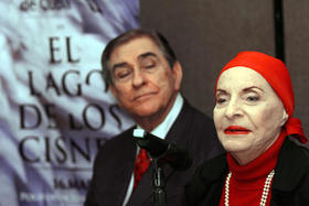 La bailarina y directora del Ballet Nacional de Cuba, Alicia Alonso, durante una conferencia de prensa en Cancún, Quintana Roo, el 15 de marzo de 2011