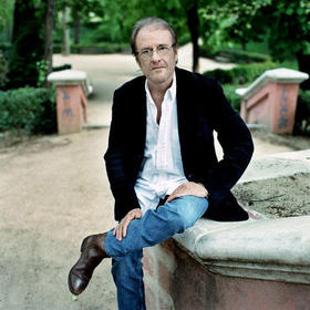 El cantautor español Luis Eduardo Aute