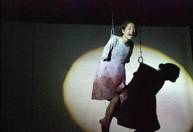 La actriz Aidana Febles interpreta a Suly en la puesta en escena de “La Hijastra”, de Cremata