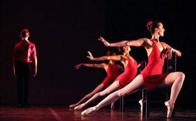 La compañía del bailarín y coreógrafo Tom Gold, que debutó este miércoles en La Habana