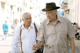 Los actores Enrique Molina y Reynald Miravalles protagonizan “Esther en alguna parte”, de Gerardo Chijona