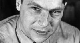 El escritor Arthur Koestler