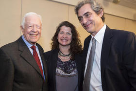 El Presidente Jimmy Carter, Rachel Weingeist y Alejandro de la Fuente