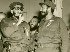 Armando Roblán junto a Fidel Castro en 1959. Foto tomada de El Público