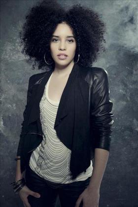 La vocalista cubana Chila Lynn