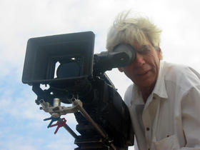 Humberto Solás, durante el rodaje de 'Barrio Cuba'. Humberto Solás, durante el rodaje de 'Barrio Cuba'