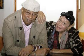 El pianista y compositor Chucho Valdés y la cantante Omara Portuondo han vuelto a unirse para grabar grandes clásicos de la música cubana. Ambos artistas iniciarán una gira europea el próximo mes de mayo y tienen previsto ofrecer un concierto en Cartagena el 12 de julio