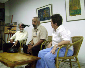 Leonardo Padura (al centro), durante la presentación de la reedición de 'La novela de mi vida'. (CE)