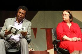 La escritora cubana Zoé Valdés y el haitiano Dany Laferrière en la décima edición de la Fiesta Literaria Internacional de Paraty