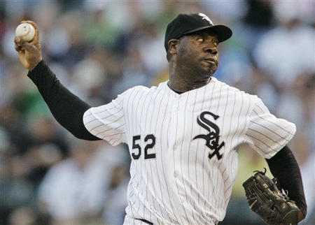 José Ariel Contreras, en un juego entre los Medias Blancas y los Reales, el 5 de junio de 2008. (AP)