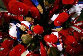 El equipo cubano durante el Segundo Clásico Mundial. San Diego, California, 18 de marzo de 2009. (AFP)