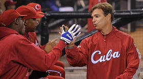 Antonio Castro Soto del Valle con el equipo cubano de béisbol