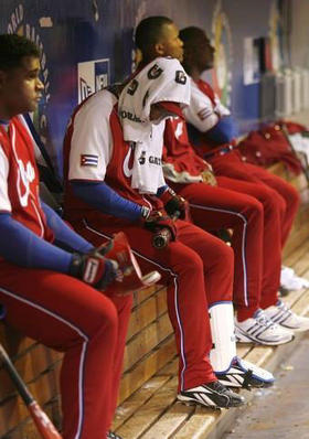 Jugadores de la selección nacional, eliminada por Japón en el II Clásico Mundial. San Diego, California, 18 de marzo de 2009. (REUTERS)