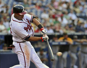 Yunel Escobar, en el juego entre los Bravos de Atlanta y los Piratas de Pittsburg, el 9 de junio de 2009, en Atlanta. (AP)