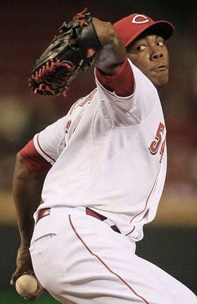 El pitcher cubano Aroldis Chapman, en el noveno inning del juego de los Rojos contra los Piratas de Pittsburgh. Cincinnati, 6 de junio de 2012. (AP)