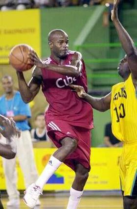 El baloncestista cubano Allens Jemmott