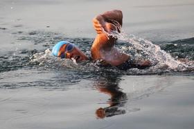 La nadadora estadounidense de 61 años, Diana Nyad, inició el domingo 7 de agosto de 2011, el cruce a nado de unos 166 kilómetros entre Cuba y el sur de la Florida