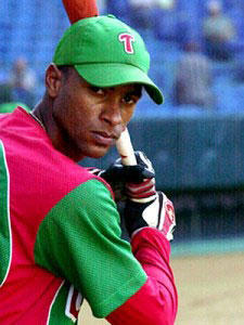 El jardinero cubano Henry Urrutia