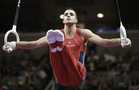 El gimnasta cubano Danell Leyva, durante las pruebas clasificatorias para Londres 2012. En San José, California. (AP)