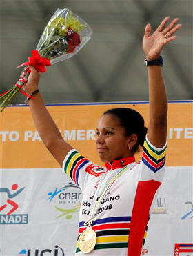 Lisandra Guerra celebra su medalla de oro en el Panamericano de México. Ciudad de México, 30 de julio de 2009. (AP)