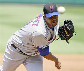 El pitcher Liván Hernández, en el juego entre los Mets de Nueva York y los Nacionales de Washington, en Washington, el 7 de junio de 2009. (AP)