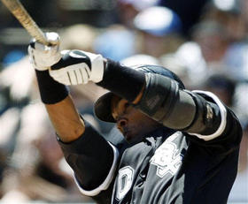 Alexei Ramírez, durante el juego entre los Medias Blancas y los Cachorros de Chicago, el 28 de junio de 2009. (AP)
