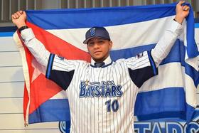 El estelar infielder Yulieski Gourriel es uno de los cuatro peloteros autorizados por el gobierno de la Isla a jugar en la liga profesional de Japón. El estelar infielder Yulieski Gourriel es uno de los cuatro peloteros autorizados por el gobierno de la Isla a jugar en la liga profesional de Japón