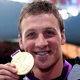 Ryan Lochte, durante la premiación en las Olimpiadas de Londres