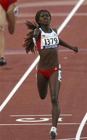 Yunidis Castillo, durante la carrera de los 200 metros. (AP) Yunidis Castillo, durante la carrera de los 200 metros. (AP)