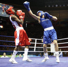 Carlos Banteaux contra Billy Joe Saunders.