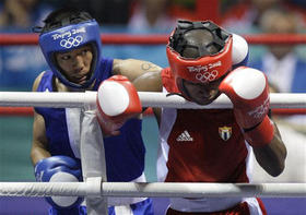 Yankiel Leon (dcha.) cayó ante el mongol Badar-Uugan Enkhbat, en los 54 kg, en la final de boxeo de Pekín 2008. (AP)