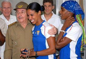 Raúl Castro durante el recibimiento de la delegación que participó en los Juegos Olímpicos.