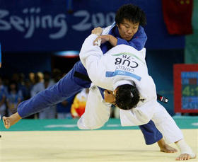 Yalennis Castillo en el combate contra la china Yang Xiuli.