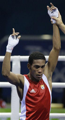Yampier Hernández debuta con victoria en los 48kg. (AP)