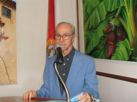 El poeta Ángel Cuadra, presentador del evento
