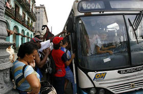 Ómnibus urbano en La Habana