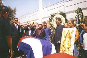 Funeral de dos balseros cubanos en México, organizado por la Asociación Cívica Cubano-Mexicana en 2005