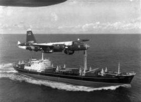 Barco soviético portando misiles con dirección a Cuba, en 1962.