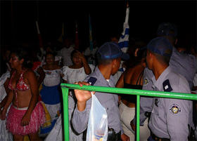 Carnaval de La Habana: mezcla de comparseros, barreras y policías