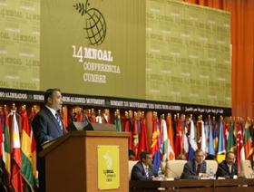 Felipe Pérez Roque, ministro de Exteriores, inauguró la Cumbre NOAL en ausencia de Fidel y Raúl Castro