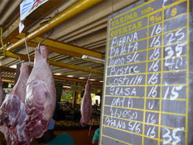 Venta de carne en un agromercado 'libre' de La Habana