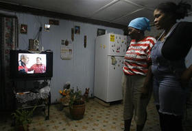 Castro, Chávez…: el menú televisivo de los cubanos de a pie. (AP)