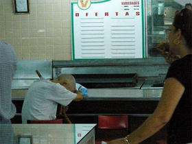 Una cafetería en La Habana