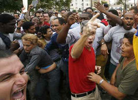 Brigadas parapoliciales reprimen marcha disidente en La Habana