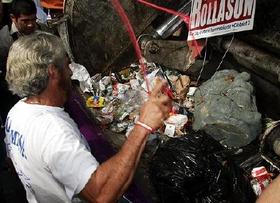 Escultura de Castro en un camión de basura de Miami