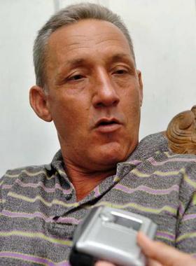 Francisco Chaviano tras salir de la cárcel. (EFE) Francisco Chaviano