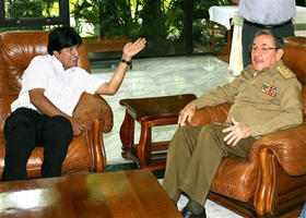 Morales y Raúl Castro