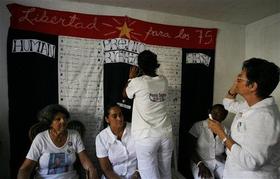 Damas de Blanco celebran el premio de derechos humanos. (AP) Damas de Blanco