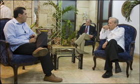 El mandatario panameño, Martín Torrijos (a la izquierda), y el presidente de la Asamblea Nacional del Poder Popular, Ricardo Alarcón. (AFP) Torrijos y Alarcón