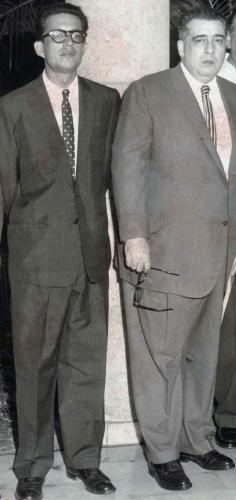 Mario Parajón (izq.) junto al escritor José Lezama Lima.